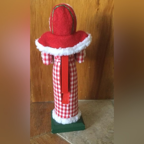 Limited Edition 2007, Wood Nutcrackers Christmas Decor 8” Caroler Decoration - Picture 4 of 11